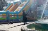 Sündisznóval zsonglőrködött tanévnyitón egy férfi Oroszországban, rendőrt hívtak rá