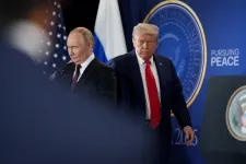 Az orosz elnök tanácsadója szerint nincs megállapodás Putyin, Trump és Zelenszkij találkozójáról