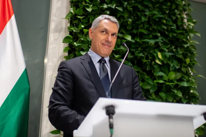 Lázár János szerint aki ismeri Orbánék életviszonyait, az tudja, luxizásról szó sincs