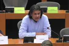 Mindkét oldalról kritizálták az eddig csak a magyar kormány ellen indult uniós eljárást az EP-ben