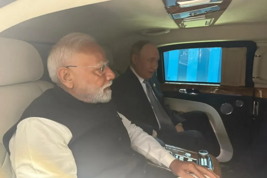Modi és Putyin kocsikázva beszélték át a világ dolgait Kínában