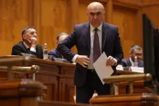 Felelősséget vállalt a kormány a második deficitcsökkentő csomag öt törvénytervezetéért, az AUR bizalmatlansági indítvánnyal kaszálná el azokat