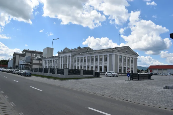 A néhai és az új "Bayer-sztráda" az alszegi úton, ahol még aszfalt se volt, most már minden van – Fotó: Visit Hargita / Google View képernyőmentés, Tőkés Hunor / Transtelex