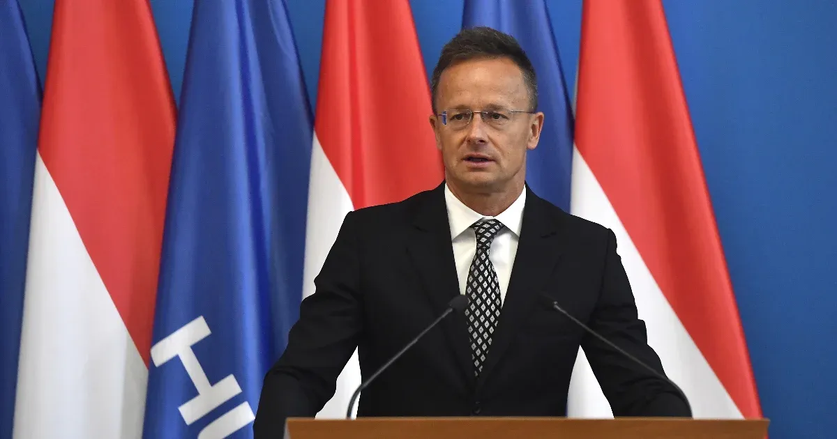 Szijjártó Péter is ott lesz a győzelem napi katonai parádén Pekingben