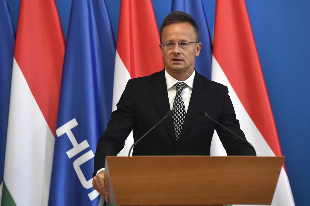 Szijjártó Péter is ott lesz a győzelem napi katonai parádén Pekingben – Forrás: Telex.hu