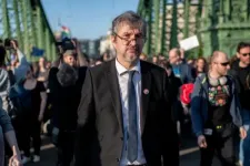 Hadházy Ákos visszamegy állatorvosnak, ha jövőre nem jut be a parlamentbe