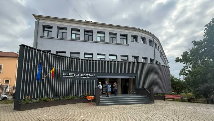 A Bihar megyei könyvtár belső terei – Fotók: Bihar Megyei Tanács