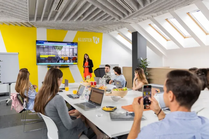 Megnyílt Budapest első közösségi csapatháza – KLUSTER az Astorián! (x)