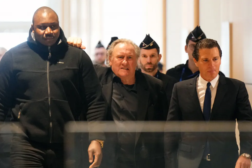 Gérard Depardieu-nek újabb nemierőszak-ügyben kell büntetőbíróság előtt felelnie – Forrás: Telex.hu