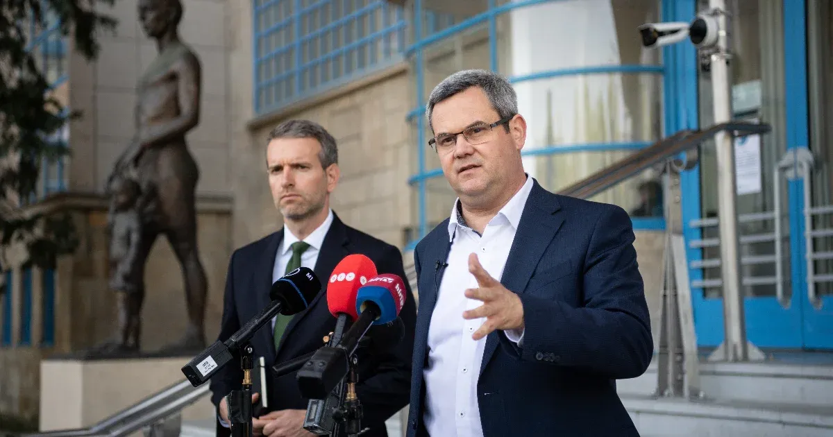 Friss hírek: Az egészségügyi államtitkár kártérítési pert is indít, mert Kulja azzal vádolta, hogy rokonain keresztül nyerészkedett a kormány lélegeztetőgép-bizniszein.
