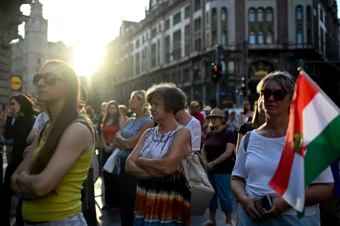 „Választást akkor lehet nyerni, ha van valódi választás” – Hadházy megint tüntetett, csatlakozott a Pázmány Campus ellen demonstrálókhoz is