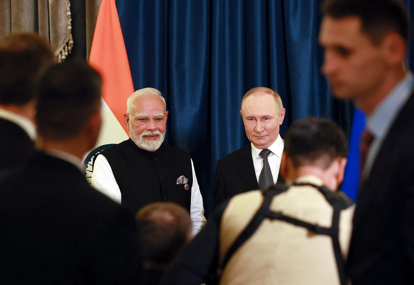 Narendra Modi indiai miniszterelnök és Vlagyimir Putyin orosz elnök a Sanghaji Együttműködési Szervezet (SCO) 2025. szeptember 1-jei találkozóján – Fotó: Vladimir Smirnov / Sputnik / Pool / Reuters