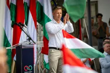 21 Kutatóközpont: Tartja az előnyét a Tisza, de megállt a Fidesz visszaesése