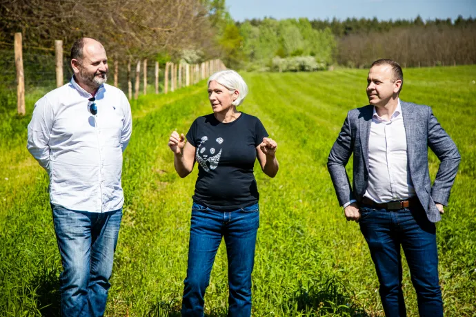 István Imre (Duna-Dráva Nemzeti Park Igazgatóság), Sipos Katalin (WWF Magyarország), Suba Levente (K&H Bank) – Fotó: K&H / Lorkó Dávid