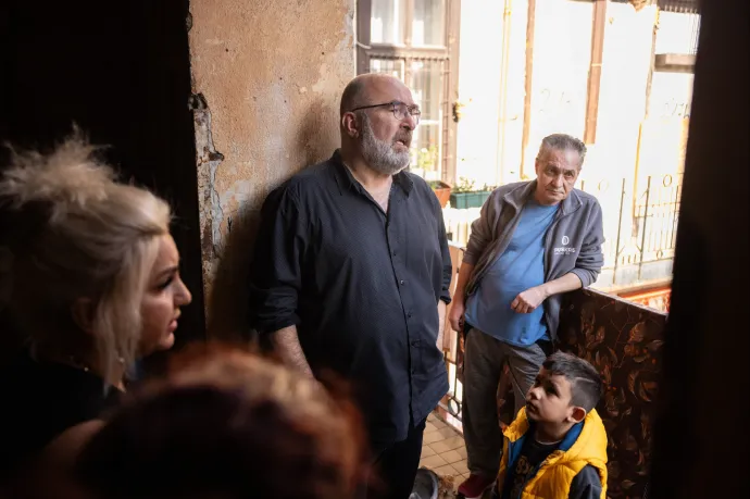 Saját forrásból, felújított önkormányzati lakásokkal oldanák meg Pikóék az NKE-bővítéssel kiszorulók lakhatását