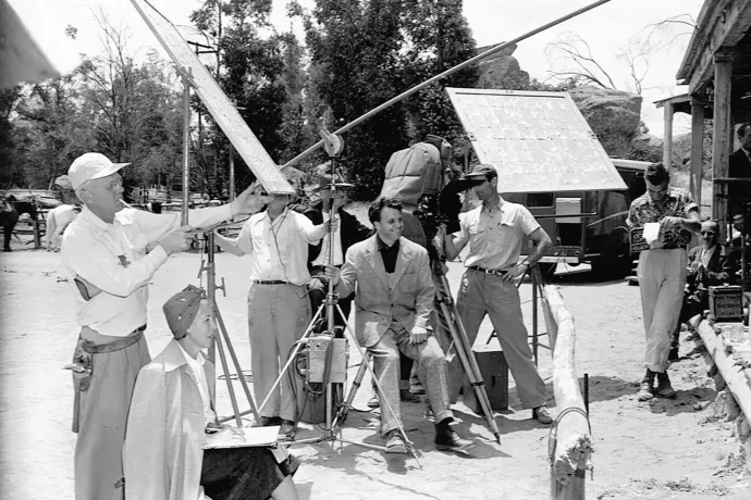 Addig készített a család erkölcstelen szemétfilmeket, amíg le nem zuhant a repülőjük. Onnantól csak egyházaknak dolgoztak
