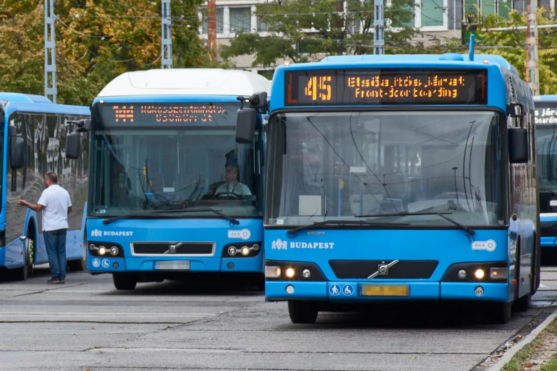 Hét új csuklós buszt vehetne Budapest a közbeszerzési büntetésekből