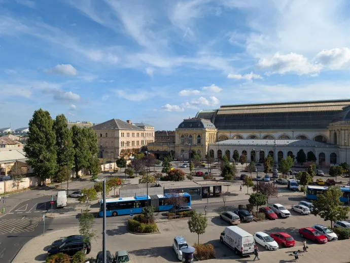 A fenti ismét a sima 10, a jobb a Pro – Fotó: Világi Máté / Telex