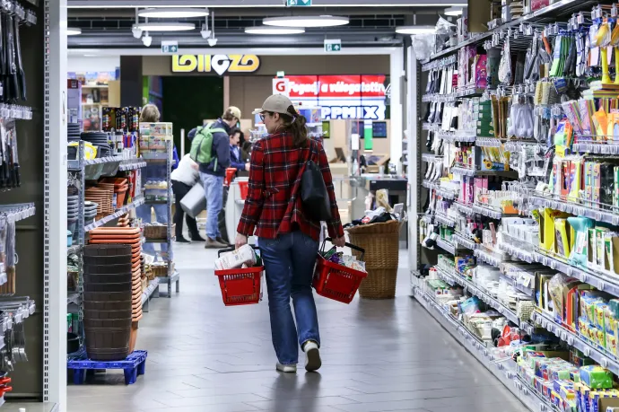 Kevesebbet vásároltak júliusban a magyarok, visszaesett a kiskereskedelmi forgalom