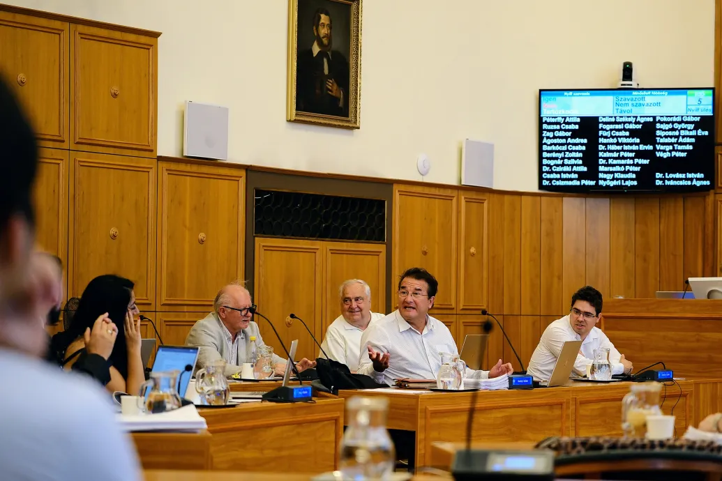 Tiszás dalárda lépett volna fel Pécsen, de egy kormánypárti képviselő résen volt