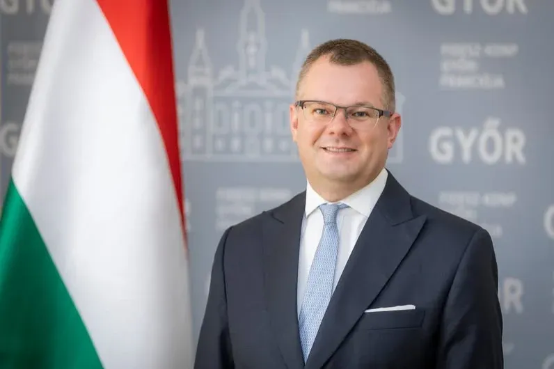 Pintér Bence győri polgármester kényszerházasságként értékeli, hogy miniszteri biztosként a nyakára ültették a Fidesz győri frakcióvezetőjét