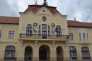 Vajas kenyér a menü a balmazújvárosi iskolák menzáján, a Fidesz és az ellenzék egymásra mutogat