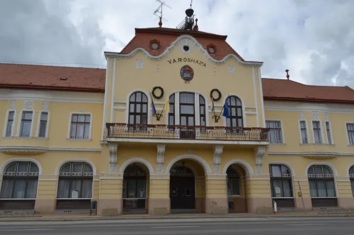 Vajas kenyér a menü a balmazújvárosi iskolák menzáján, a Fidesz és az ellenzék egymásra mutogat