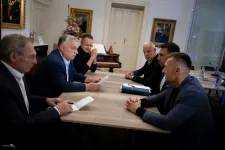 Olyan sok a titkosszolgálati átvilágítás, hogy nem bírják erővel