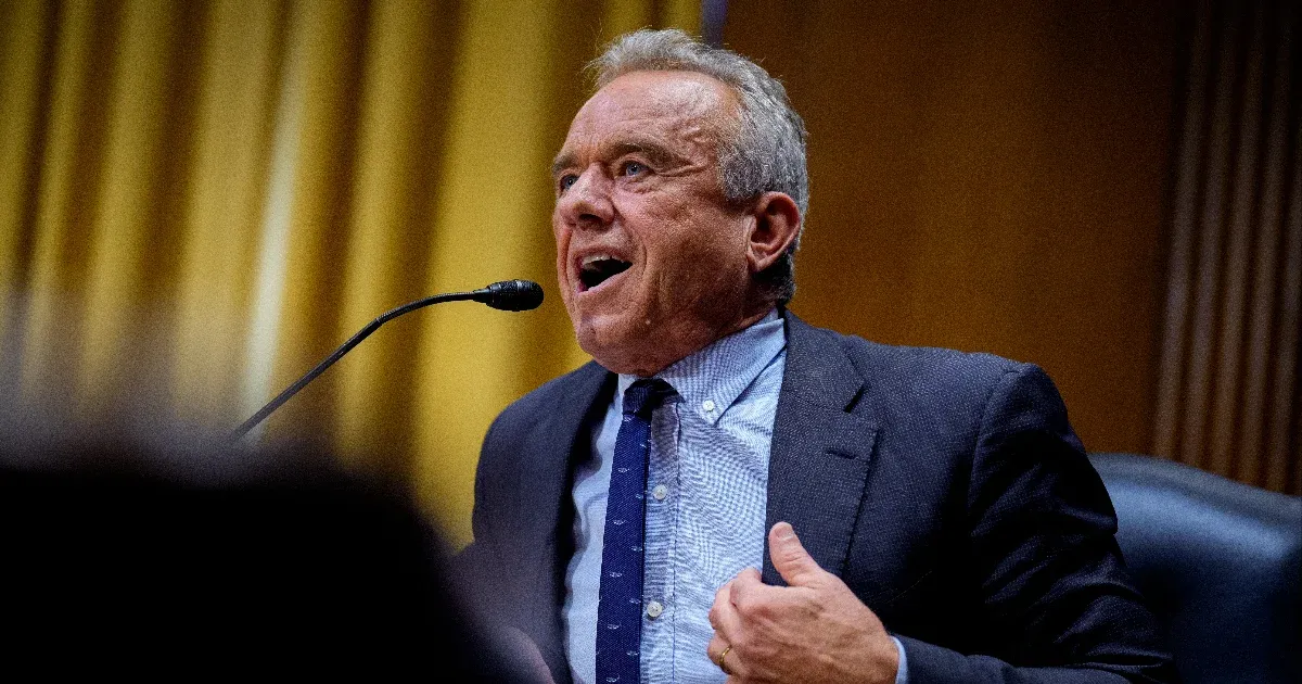 Kiabálósra, beszólogatósra sikeredett Robert F. Kennedy Jr. szenátusi meghallgatása