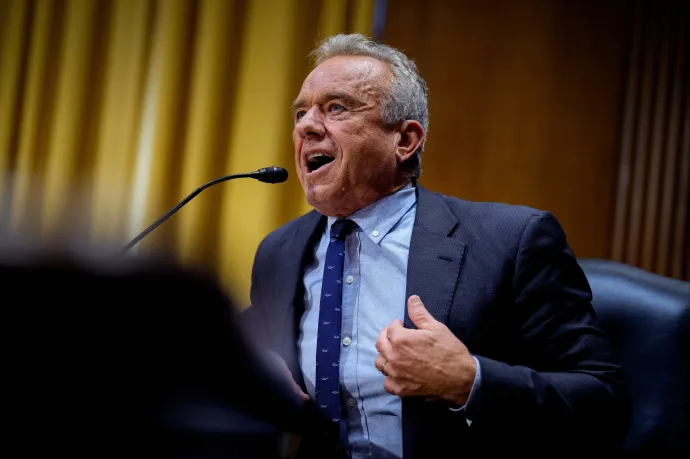 Kiabálósra, beszólogatósra sikeredett Robert F. Kennedy Jr. szenátusi meghallgatása