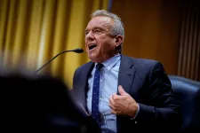 Kiabálósra, beszólogatósra sikeredett Robert F. Kennedy Jr. szenátusi meghallgatása