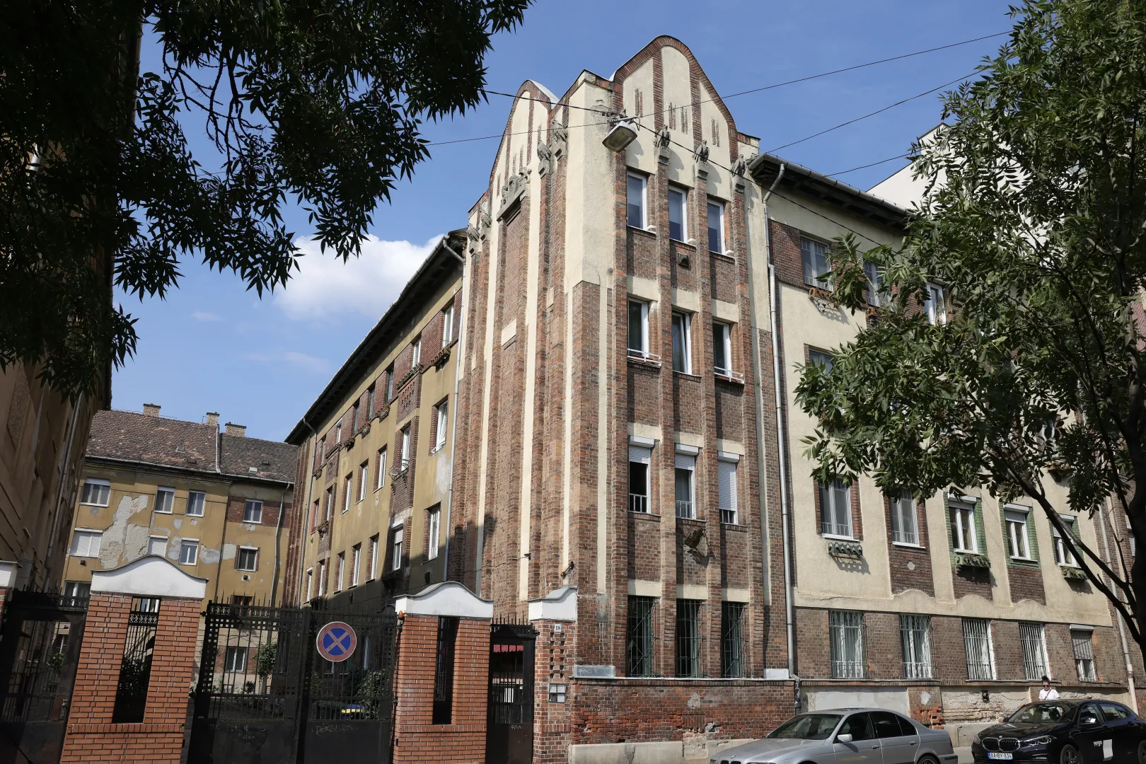 A VIII. kerületi Alföldi utca 18. alatti bérház napjainkban – Fotó: Huszti István / Telex