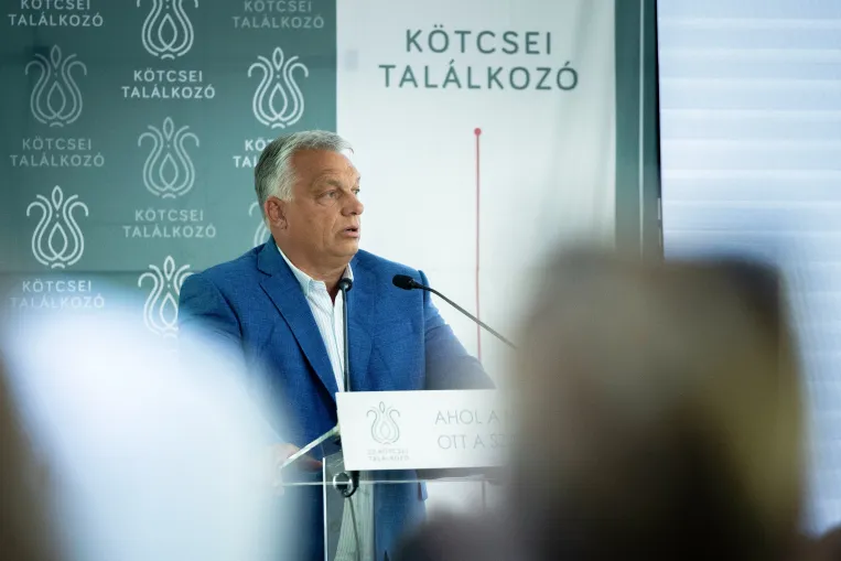 Azon versenyzik Orbán Viktor és Magyar Péter, hogy ki tudja túlkiabálni a másikat