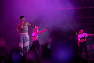 Justin Bieber váratlanul kiadott egy újabb nagylemezt