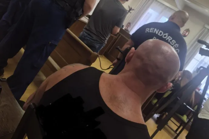 Nem jogerősen 425 ezres pénzbüntetést kapott az állatkínzó, aki azt mondta, nem vette észre, hogy az autójához kötötte a kutyáját