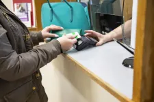 Egy új törvényjavaslat szerint akár 20 ezer lejes bírság is járhat a tiszteletlen magatartásért a hivatalokban
