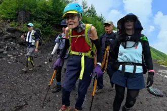 Egy 102 éves japán férfi a Fudzsi legidősebb megmászója, most a 70 éves lányával ment fel