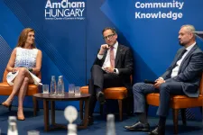 Varga Judit diplomaták társaságában tűnt fel az AmCham Hungary fórumán