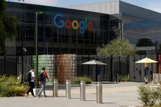 Közel 3 milliárd eurós bírságot kapott a Google az EU-tól