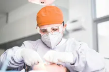 Külföldön élőknek megéri hazautazni a fogorvoshoz, miközben sok romániainak itthon is túl drága a kezelés