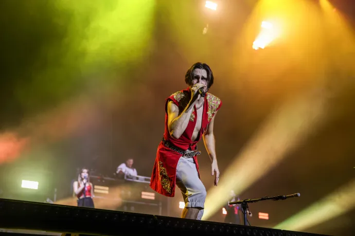 „Amikor majd felakasztjuk, küldök neki gyógypuszit” – Krúbi szaftos és duci Orbánról beszélt a koncertjén