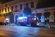Kigyulladt a Déryné étterem az I. kerületben, jelentősek a károk