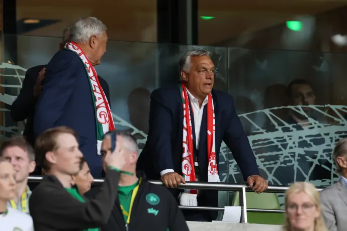 Orbán Viktor élőben, oldalán Csányi Sándorral követte a vb-selejtezőt Dublinban