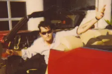 Charlie Sheen elmeséli a felemelkedését, aztán a teljes széthullását is
