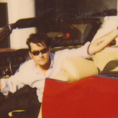 Charlie Sheen elmeséli a felemelkedését, aztán a teljes széthullását is