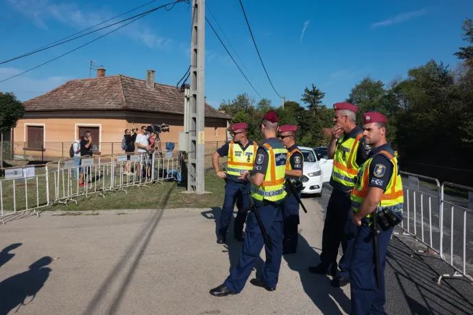 „Az igazi Kötcse”: tiszta lapokat ígért Orbán, rendőrsorfalat kapott a sajtó Kötcsén