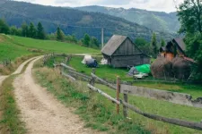 Bezártak két Fehér megyei iskolát tanévkezdésre, a legkisebbeknek most kilométereket kell gyalogolniuk