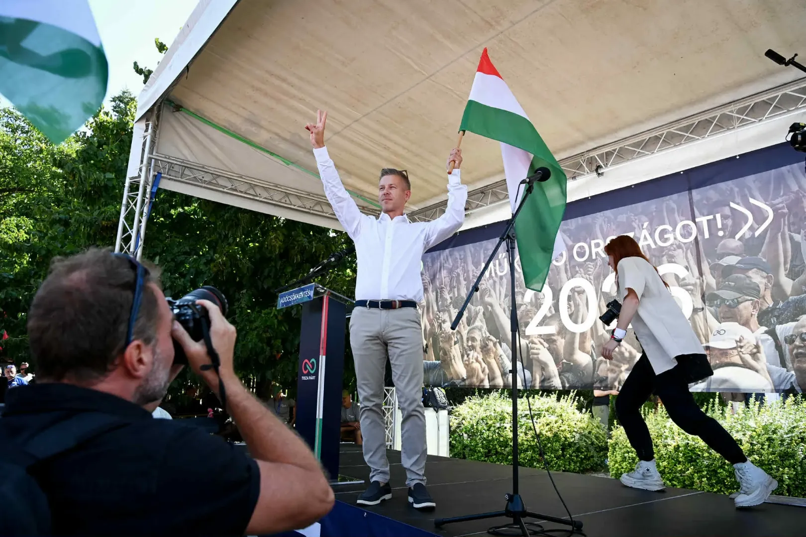 Magyar Péter új arcokat jelentett be a Tisza Párt rendezvényén, köztük a második Orbán-kormány egykori államtitkárát – Fotó: Bődey János / Telex