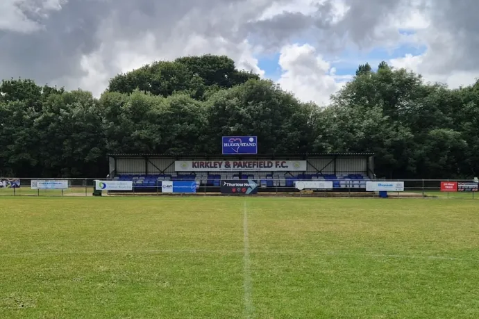 Egy angol focicsapat vécéjében szülte meg gyerekét egy 29 éves nő, aki egészen addig nem tudta, hogy terhes