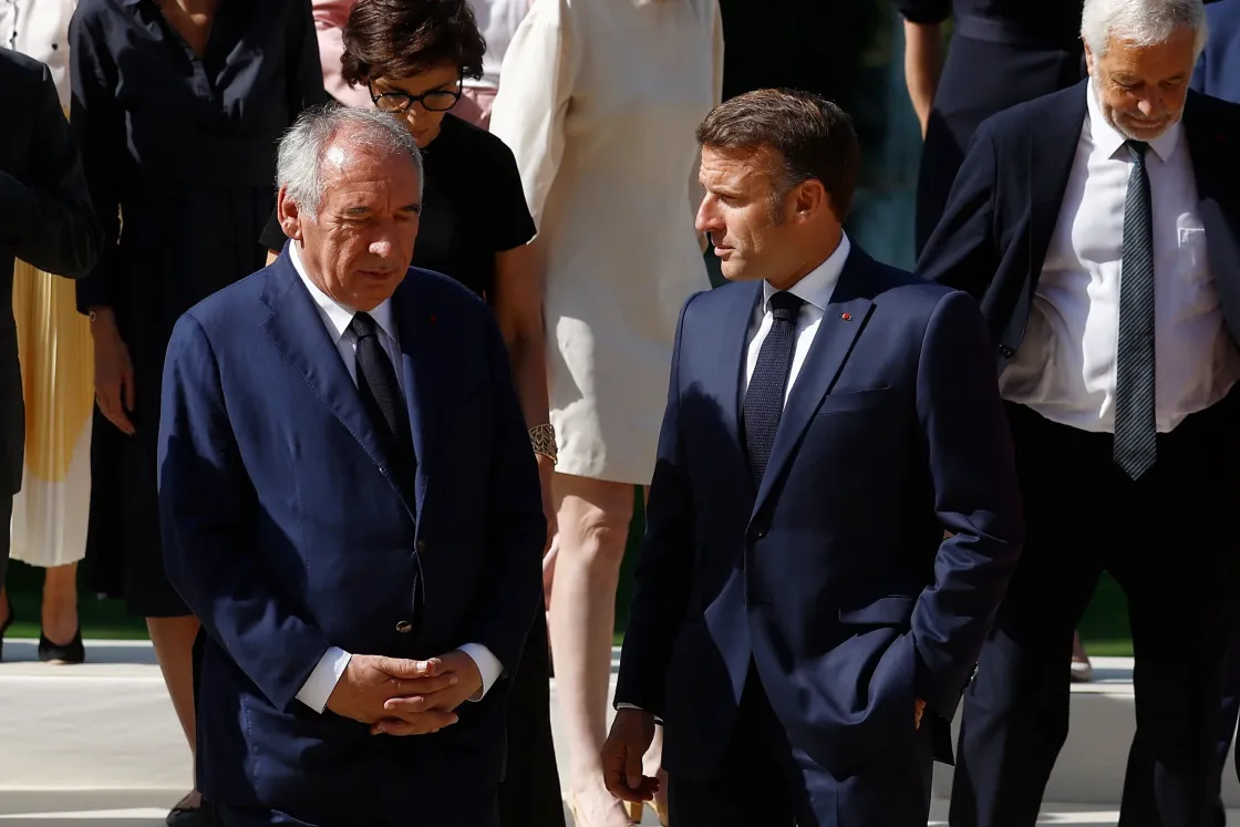 Egy éven belül a második kormányfője bukhat, főhet Macron feje, hogyan keveredjen ki a politikai patthelyzetből
